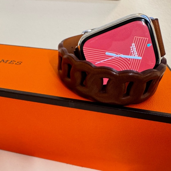 Hermes Apple watch series7 41mm - Picture 3 of 8